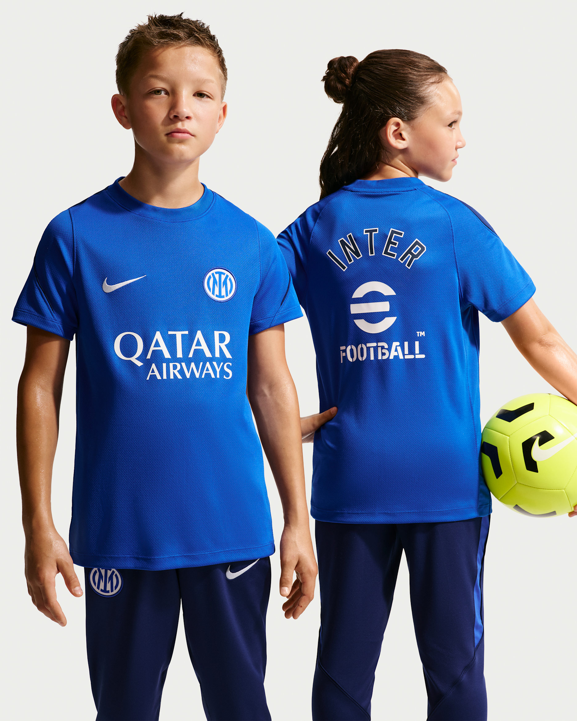 Inter Milan Strike Older Kids' Nike Football Dri-FIT Short-Sleeve